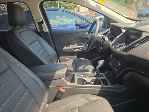 Used 2019 Ford Escape Titanium image 3