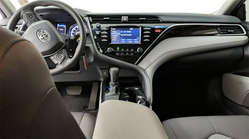 Used 2018 Toyota Camry LE image 35