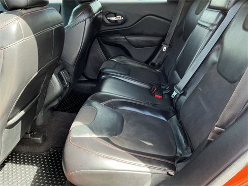 Used 2016 Jeep Cherokee Trailhawk w/ Cold Weather Group image 11