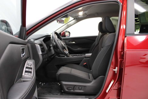 Used 2024 Nissan Rogue SV image 7