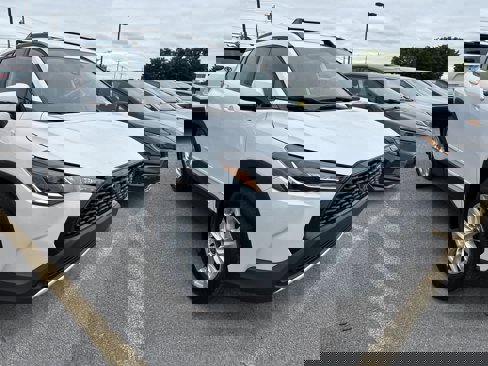 Used 2022 Toyota Corolla Cross LE w/ Moonroof Package image 2