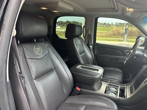 Used 2014 Cadillac Escalade Platinum image 7