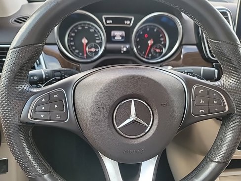 Used 2019 Mercedes-Benz GLE 400 4MATIC image 19