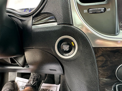 Used 2018 Chrysler 300 Limited image 42
