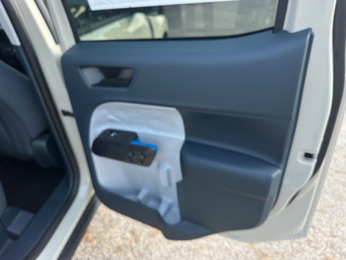 New 2025 Ford Maverick XLT image 18