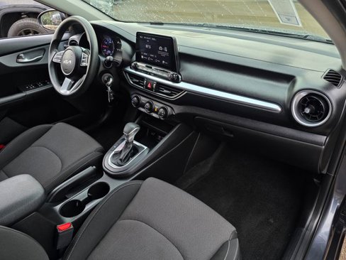 Used 2023 Kia Forte LXS w/ LXS Technology Package image 9