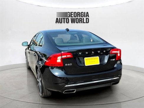 Used 2018 Volvo S60 T5 Inscription Platinum image 3