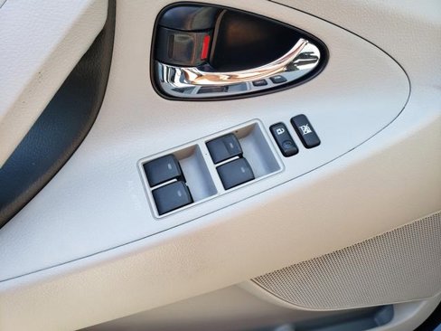Used 2010 Toyota Camry image 18