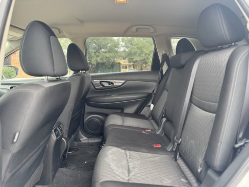 Used 2020 Nissan Rogue SV image 10
