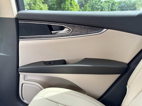 Used 2017 Lincoln MKX Reserve image 15