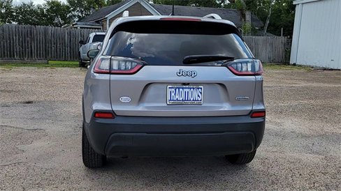 Used 2019 Jeep Cherokee Latitude w/ Popular Appearance Group image 7