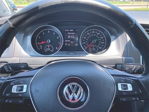 Used 2017 Volkswagen Golf Alltrack image 11