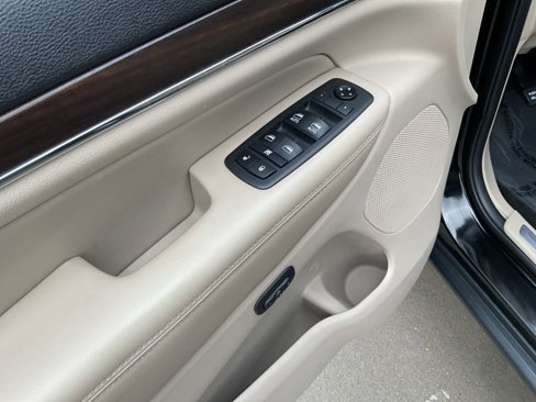 Used 2018 Jeep Grand Cherokee Limited w/ Trailer Tow Group IV image 11
