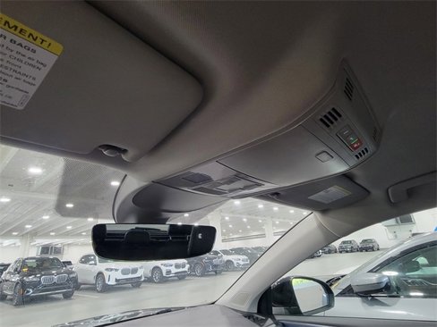 Used 2022 Volkswagen Taos SE image 25