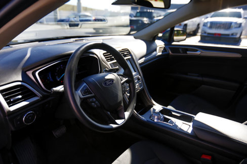 Used 2019 Ford Fusion SE image 4