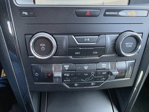 Used 2019 Ford Explorer XLT w/ Equipment Group 202A image 25
