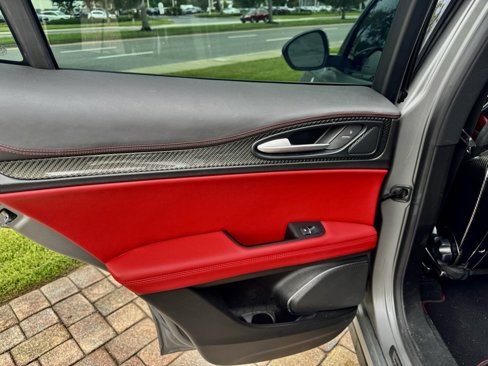 Used 2019 Alfa Romeo Stelvio Quadrifoglio image 16