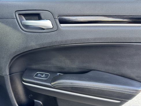 Used 2019 Chrysler 300 S image 20