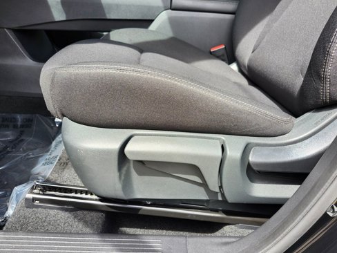 Used 2023 Nissan Rogue S image 6