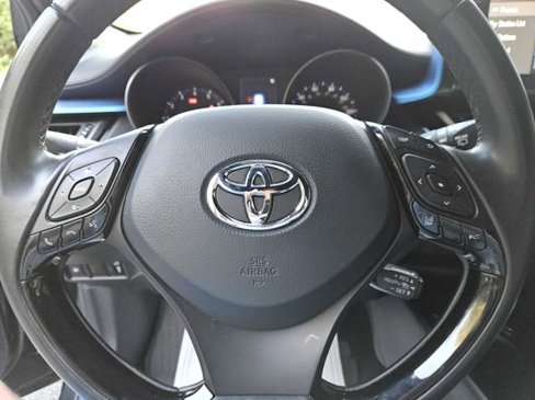 Used 2019 Toyota C-HR XLE image 16