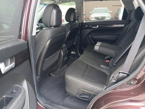 Used 2015 Kia Sorento LX image 11