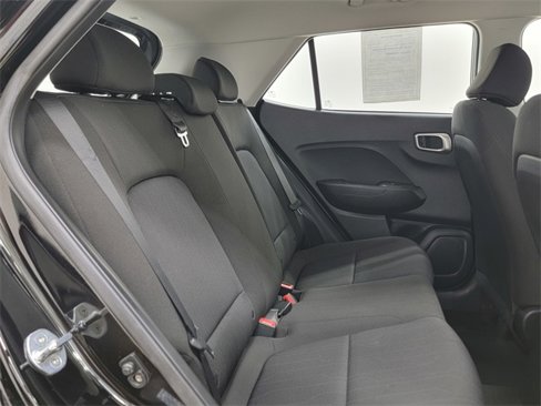 Used 2022 Hyundai Venue SE image 18