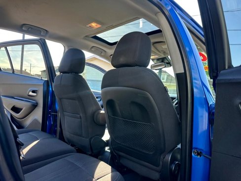 Used 2016 Chevrolet Trax LT w/ LT Sun and Sound Package image 31
