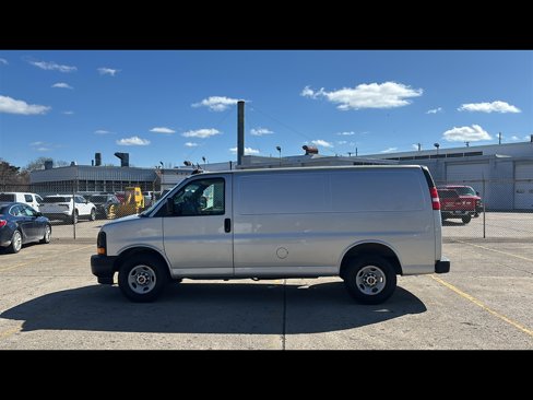 Used 2017 GMC Savana 2500 image 3