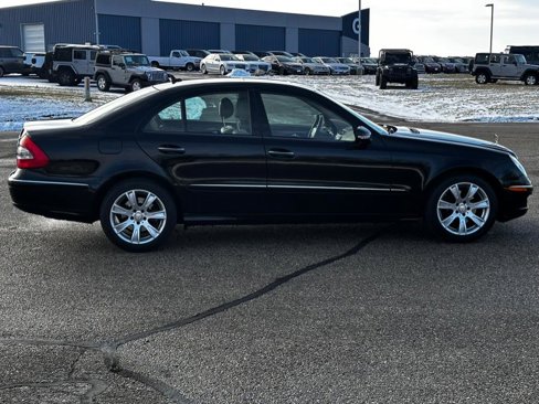 Used 2009 Mercedes-Benz E 350 4MATIC Sedan image 8