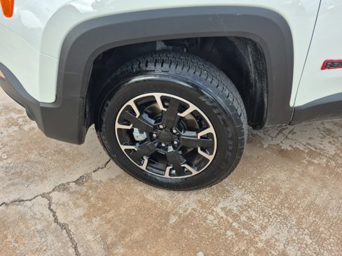 Used 2023 Jeep Renegade Trailhawk image 9