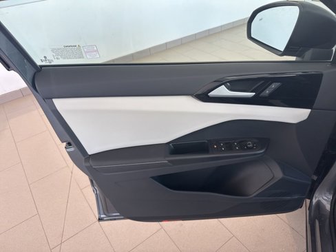 New 2025 Volkswagen Taos S image 10