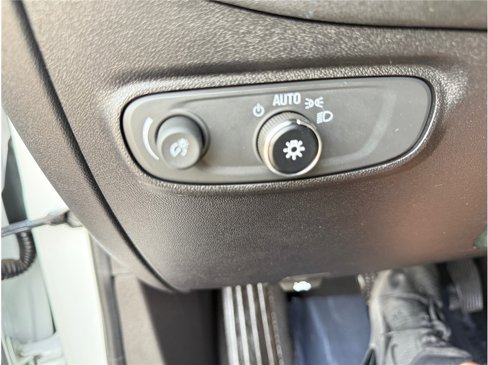 Used 2018 Chevrolet Equinox LT image 23