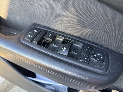 Used 2015 Chrysler 200 Limited image 12