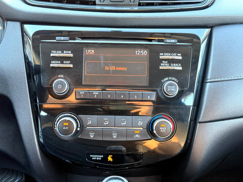 Used 2017 Nissan Rogue S image 50
