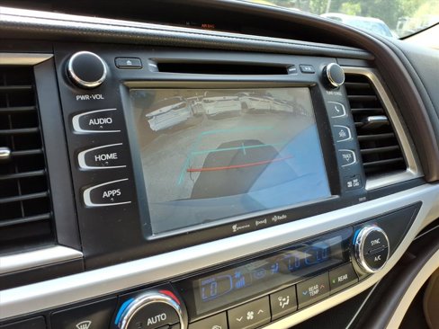 Used 2017 Toyota Highlander XLE image 18