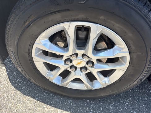 Used 2019 Chevrolet Traverse LT image 3