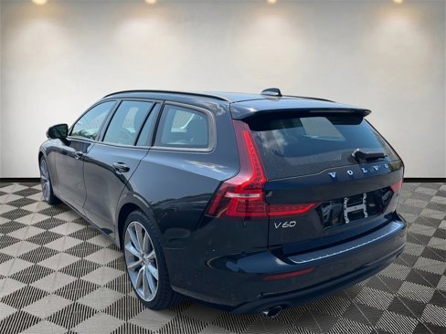 Used 2020 Volvo V60 T5 Momentum image 5