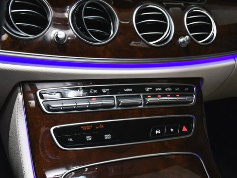 Used 2023 Mercedes-Benz E 350 4MATIC Sedan image 32