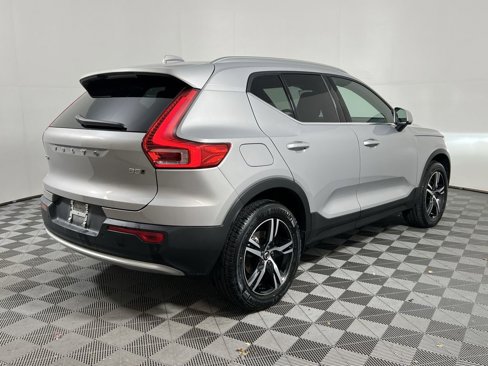 Certified 2025 Volvo XC40 B5 Core image 10