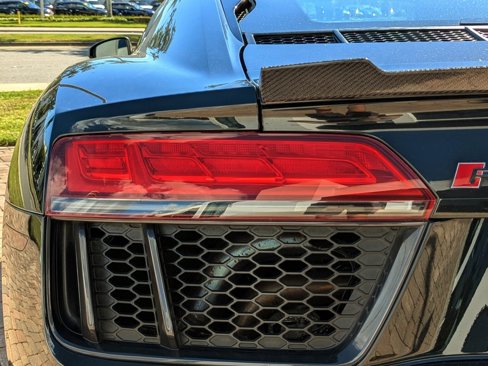 Used 2018 Audi R8 V10 w/ Premium Package image 10