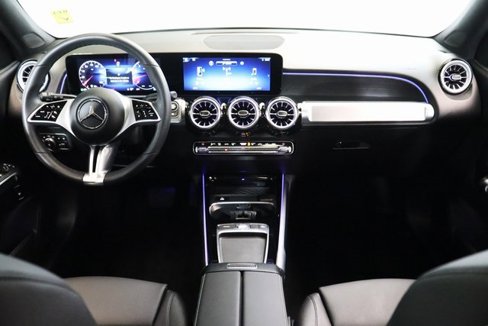 Used 2025 Mercedes-Benz GLB 250 4MATIC image 23