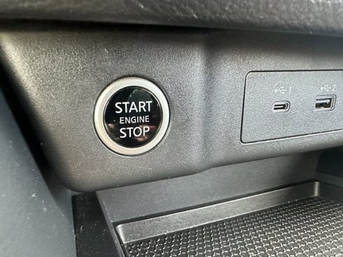 Used 2023 Nissan Rogue SV image 35