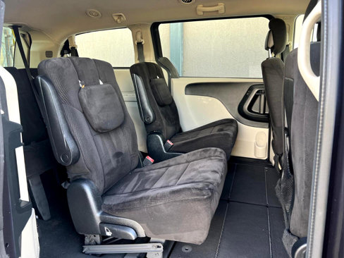 Used 2013 Dodge Grand Caravan SXT image 21