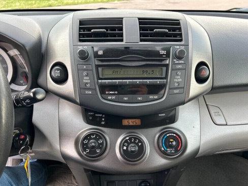 Used 2009 Toyota RAV4 4WD w/ 3rd Row image 21