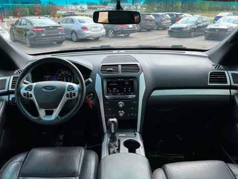 Used 2015 Ford Explorer XLT w/ Equipment Group 202B image 9
