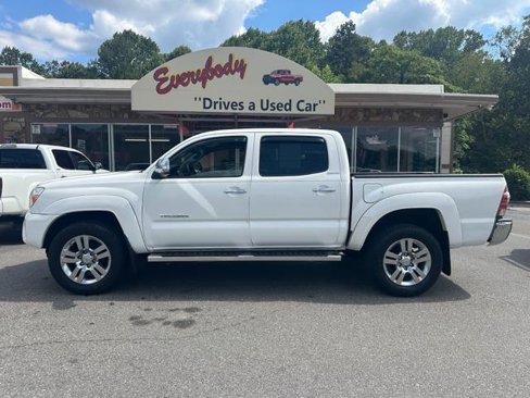Used 2013 Toyota Tacoma 4x4 Double Cab image 2