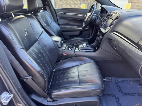 Used 2019 Chrysler 300 S image 17