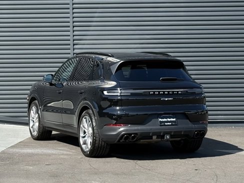 Certified 2024 Porsche Cayenne image 3