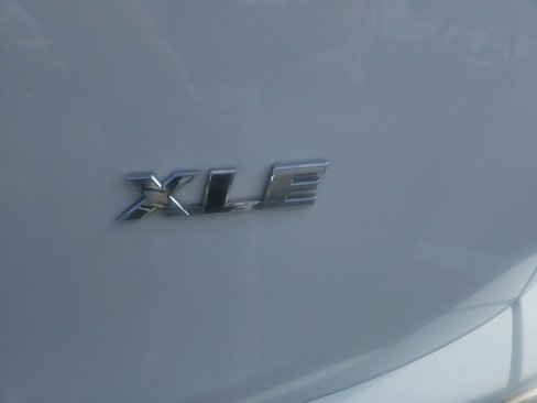 Used 2018 Toyota RAV4 XLE image 2