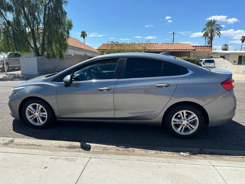 Used 2018 Chevrolet Cruze LT w/ Convenience Package image 2